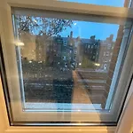 Modern And Luxurious 2 Bedroom Flat - Barons Court