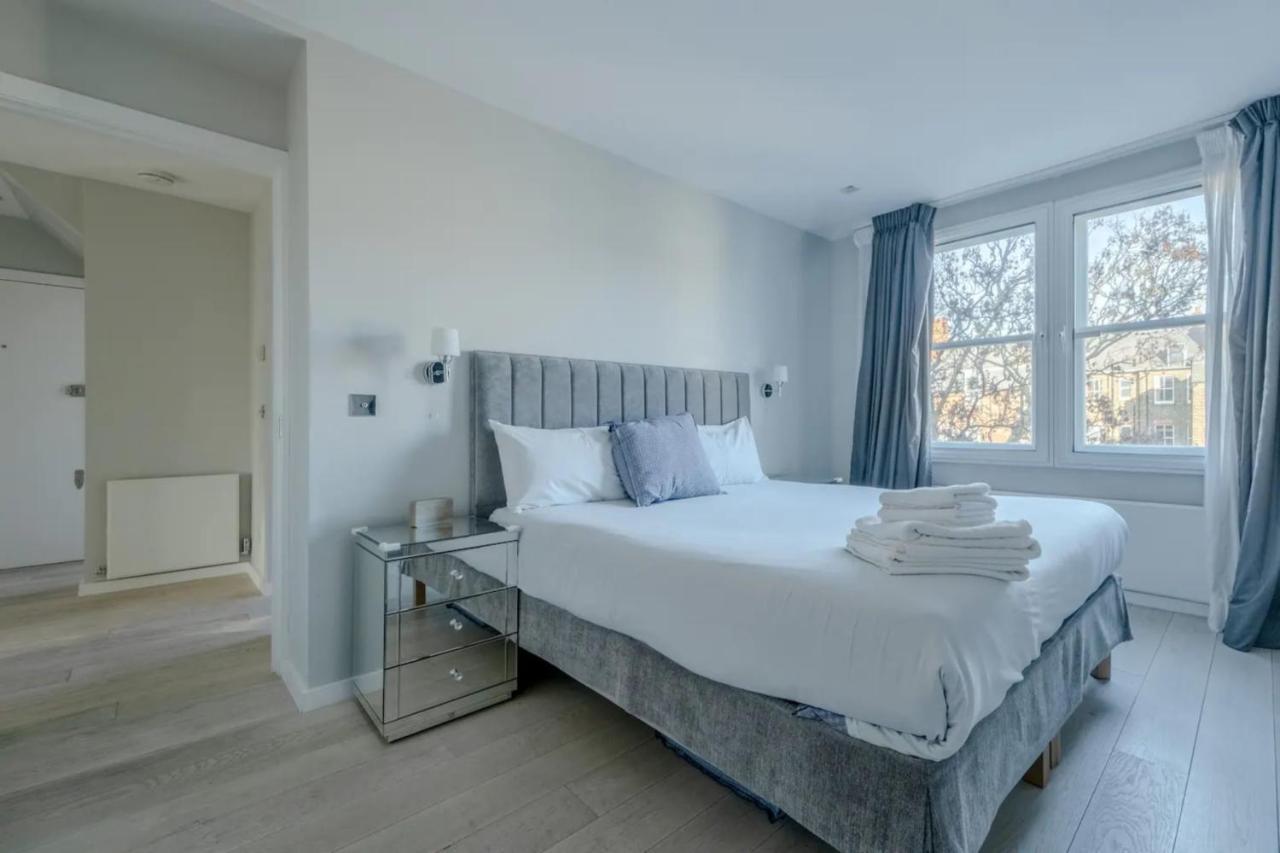 Modern And Luxurious 2 Bedroom Flat - Barons Court Apartment London
