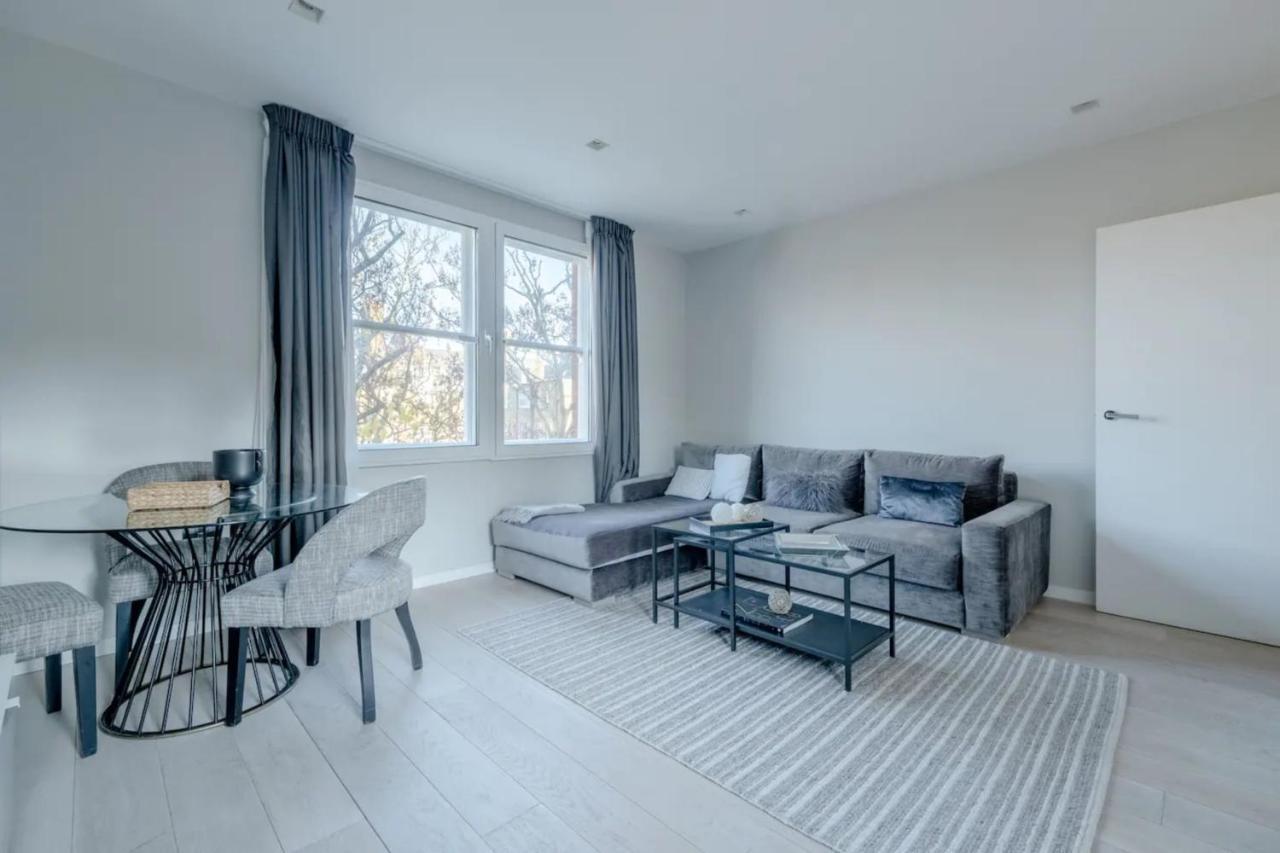 Modern And Luxurious 2 Bedroom Flat - Barons Court *