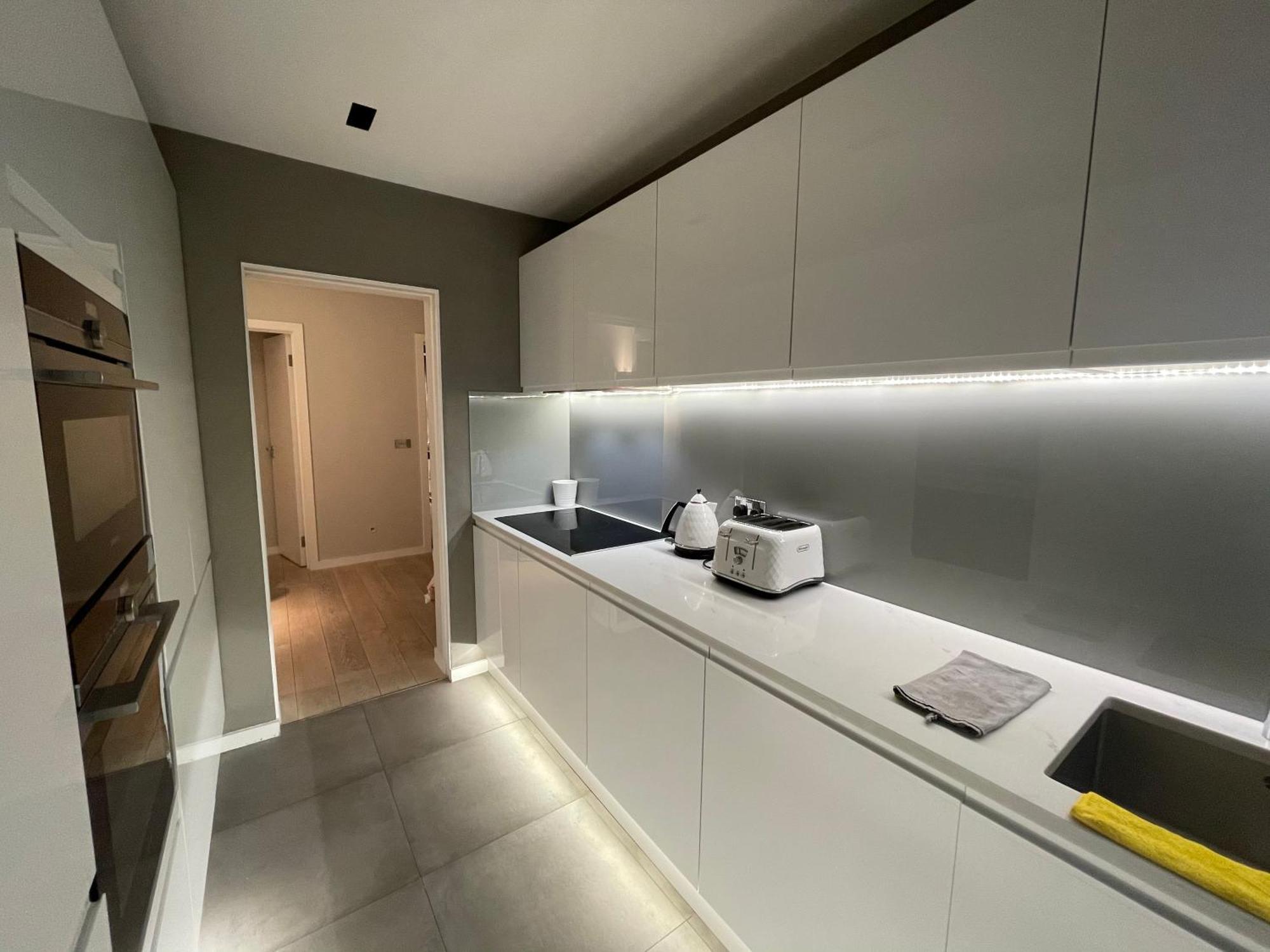 Apartment Modern And Luxurious 2 Bedroom Flat - Barons Court London