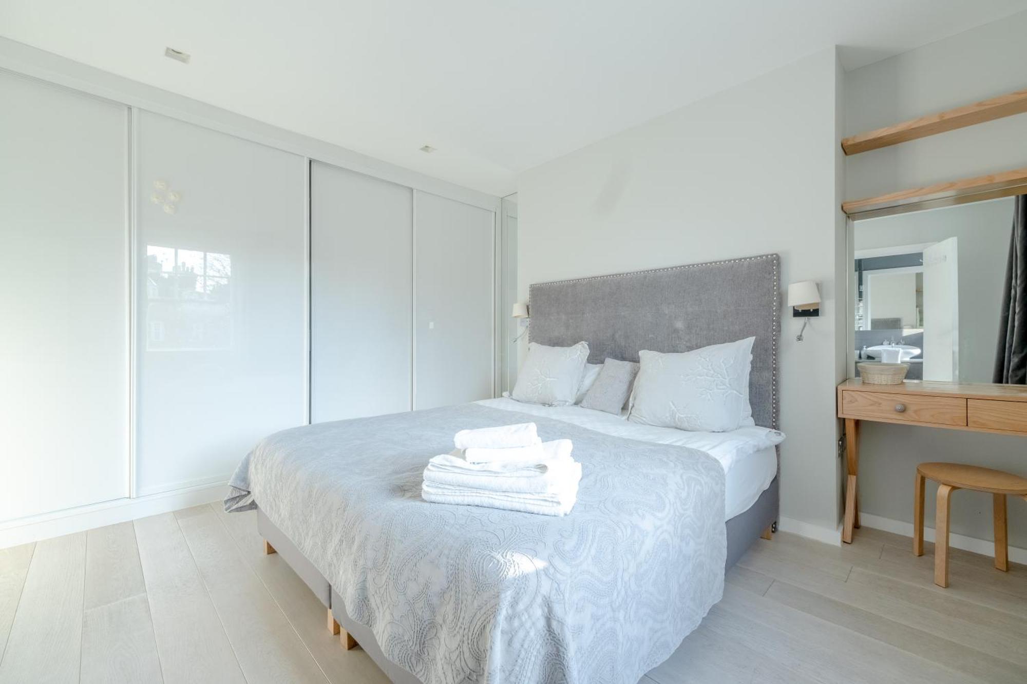 Apartment Modern And Luxurious 2 Bedroom Flat - Barons Court London