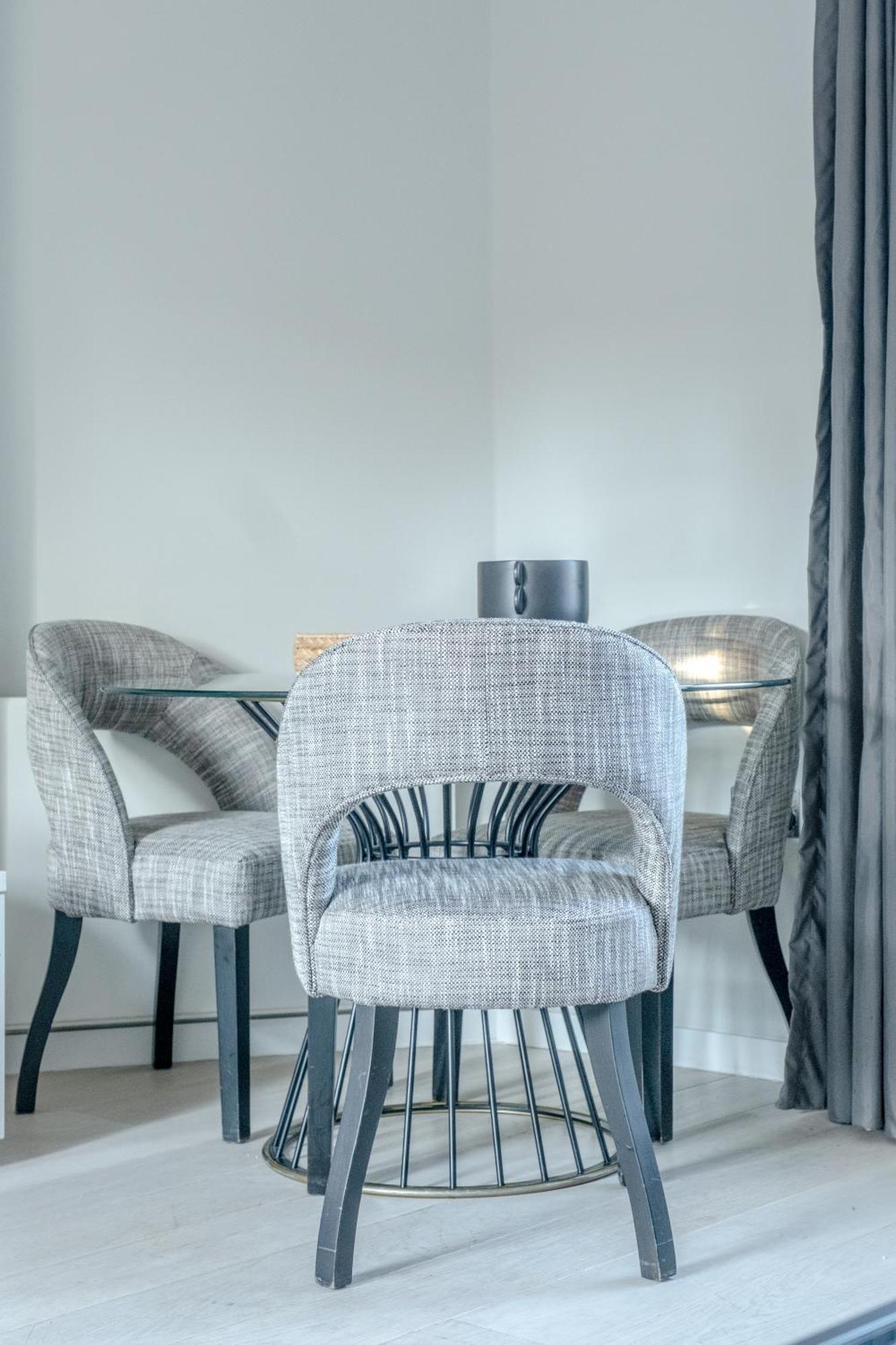 Modern And Luxurious 2 Bedroom Flat - Barons Court *