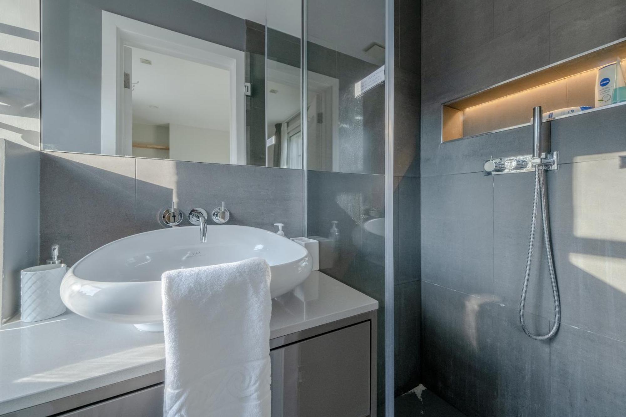 Apartment Modern And Luxurious 2 Bedroom Flat - Barons Court