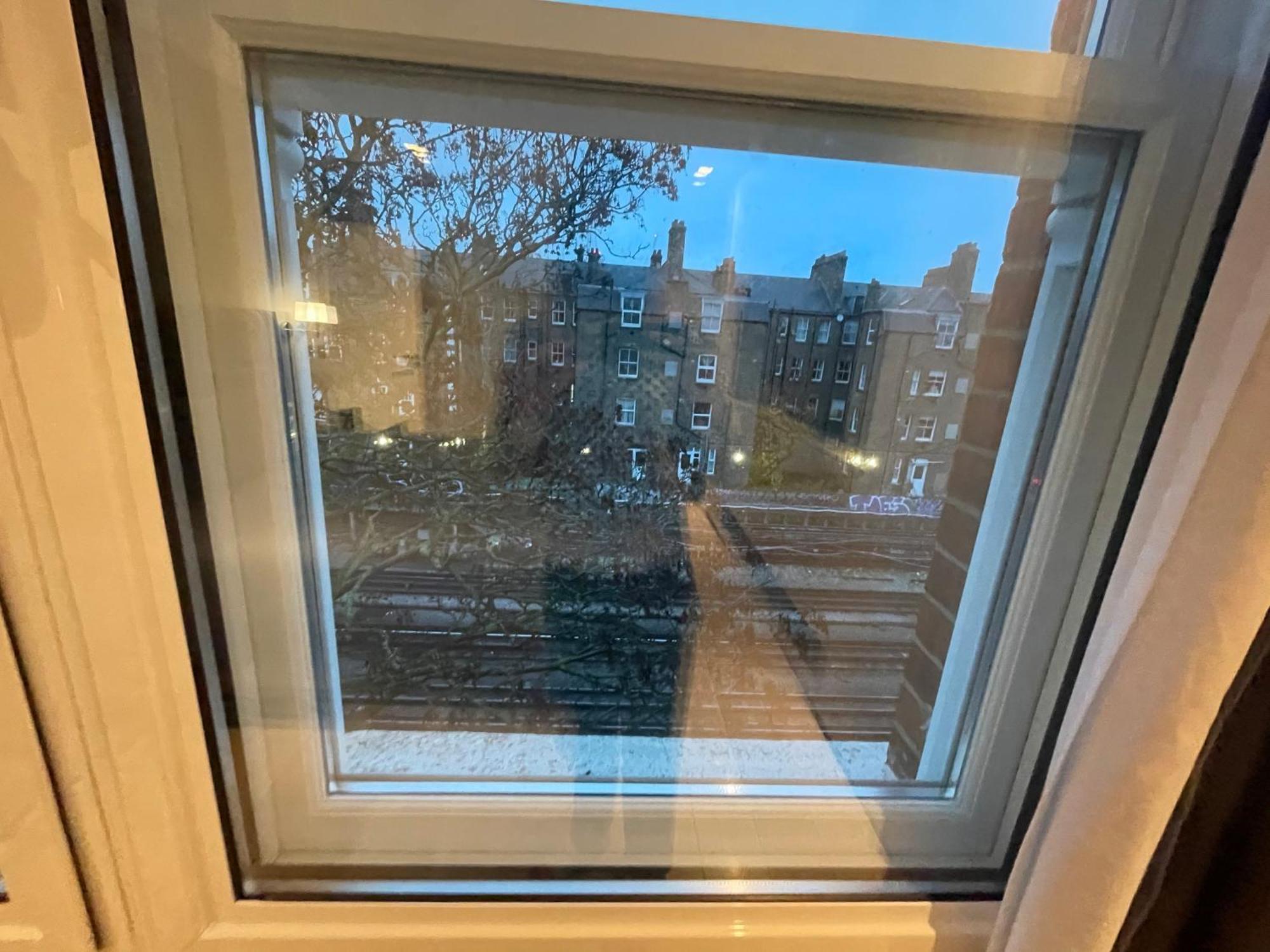 Modern And Luxurious 2 Bedroom Flat - Barons Court Apartment *