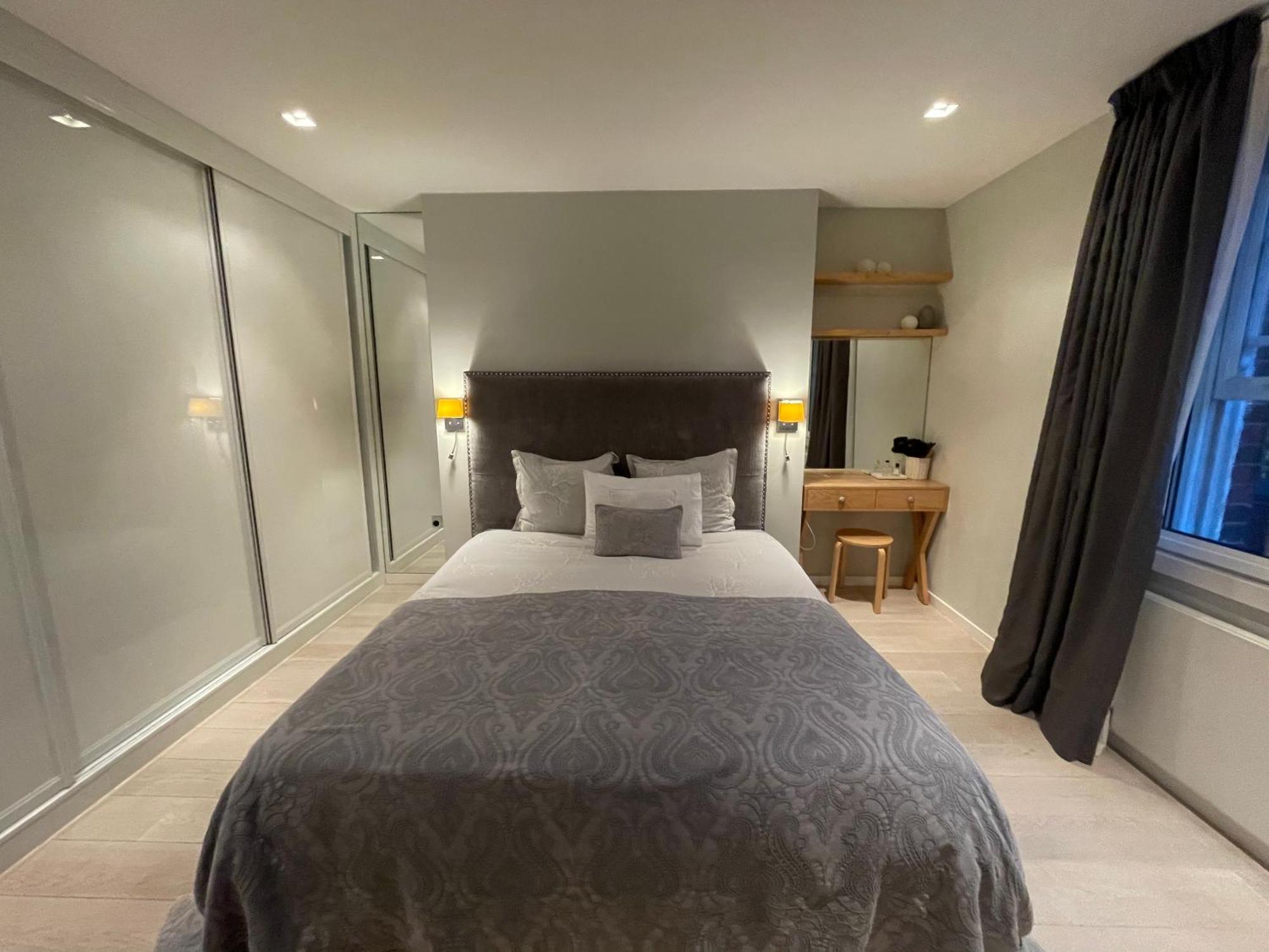 Apartment Modern And Luxurious 2 Bedroom Flat - Barons Court *